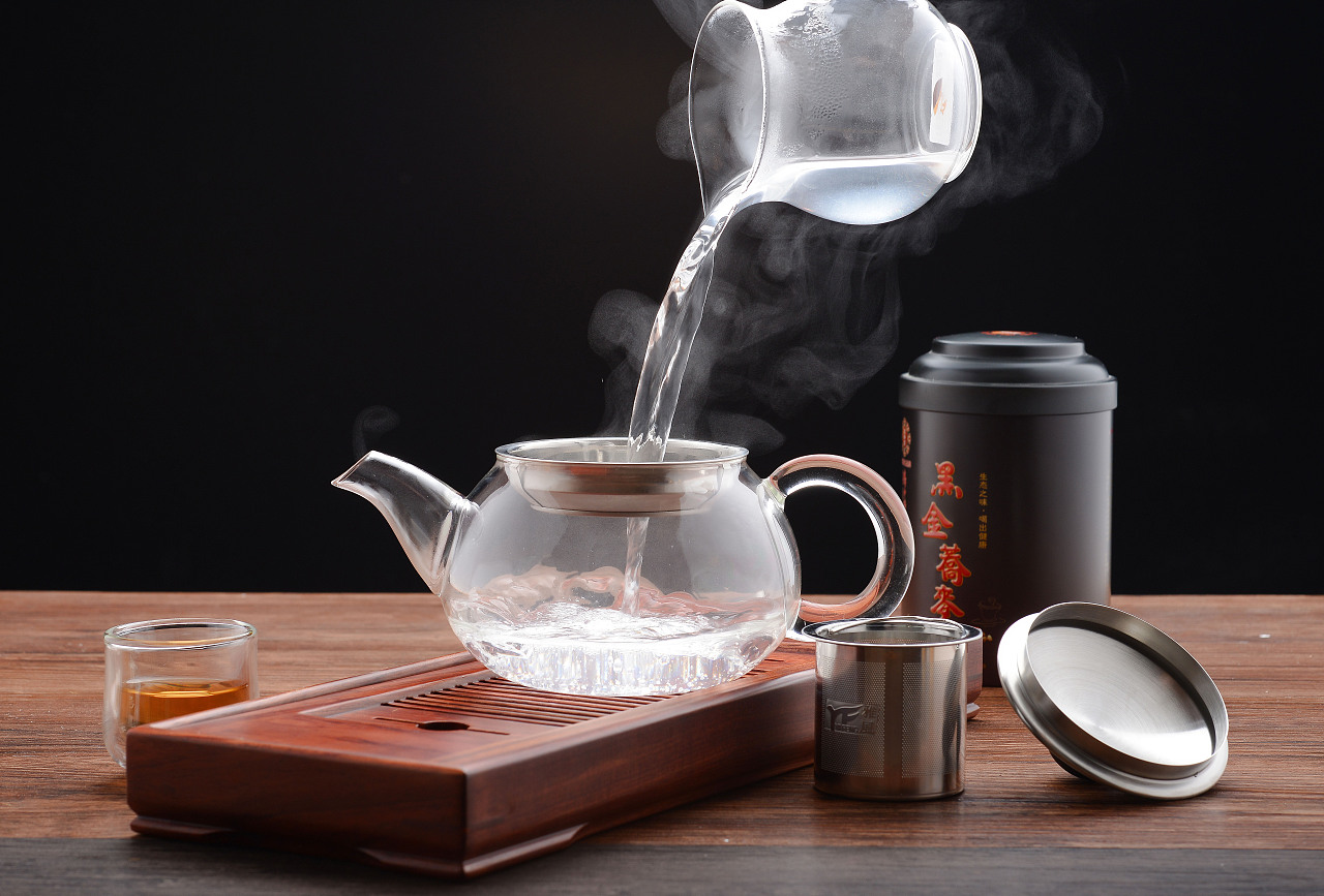 光影藝術中的匠心之作 一組玻璃茶具的市場推廣攝影